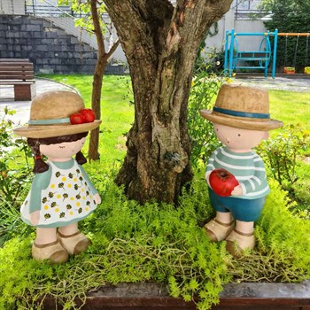 Şapkalı Şirin Çocuklar Bahçe Heykel Seti